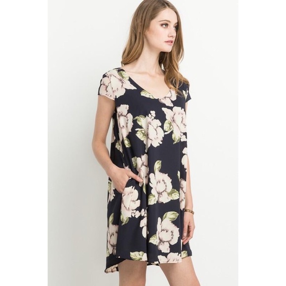 🎉HP🎉 Navy Floral Short Sleeve Dress With Pockets - Picture 5 of 6
